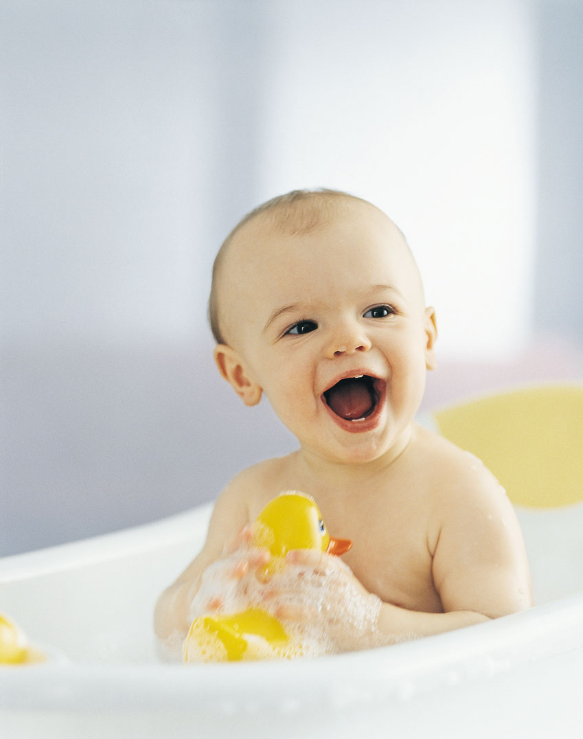 Tem problema deixar o bebê sozinho enquanto tomo banho?
